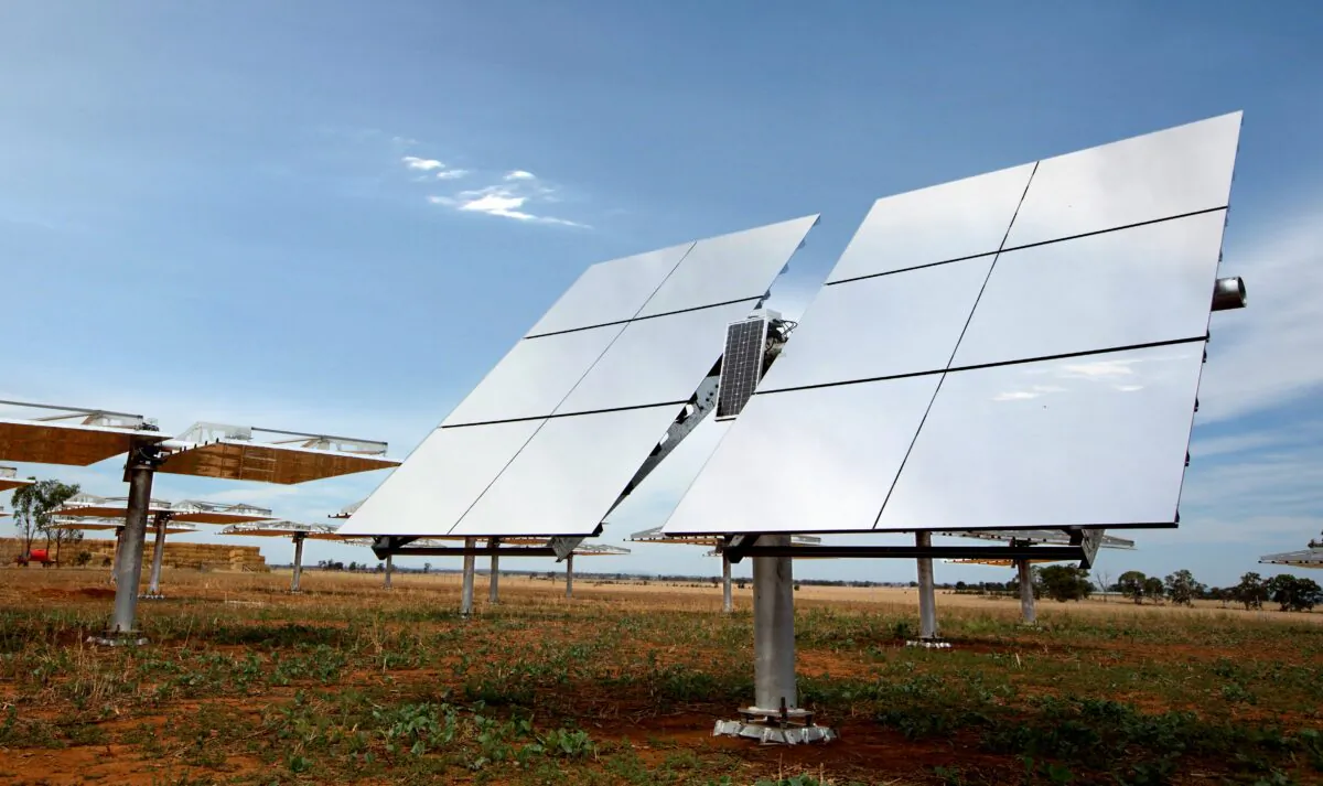 Heliostat 'smart' mirror (RayGen, supplied)