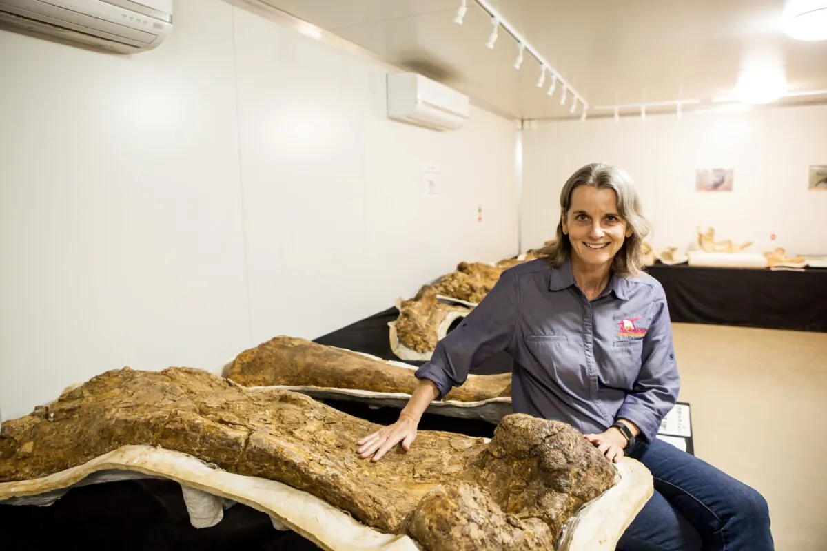 Robyn Mackenzie – Eromanga Natural History Museum director and palaeontologist with Cooper's actual fossils (Eromanga Natural History Museum)
