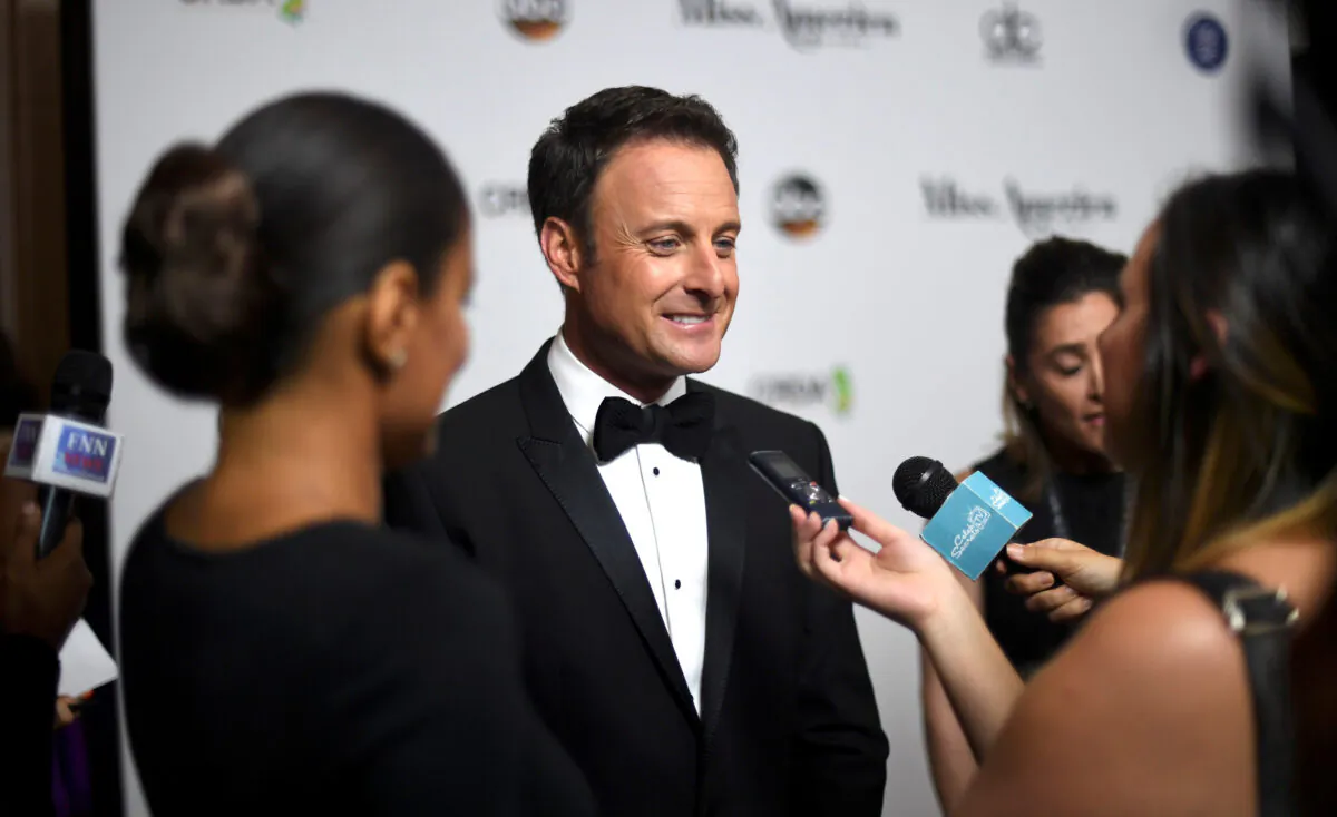 Host Chris Harrison is interviewed on the red carpet of Boardwalk Hall before the 96th Miss America Pageant in Atlantic City, N.J., on Sept. 11, 2016. (Mark Makela/Reuters)