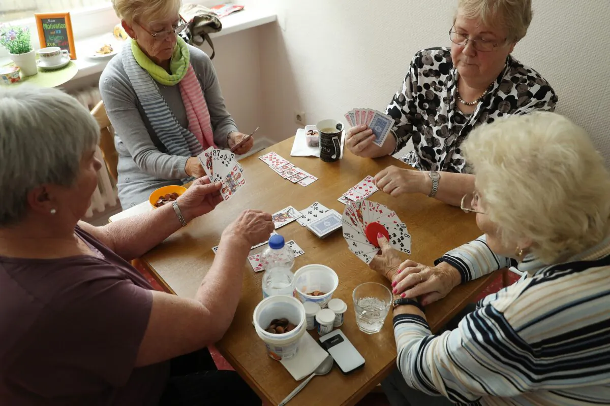 Elderly women play a cards game of rummy at the Mireille Mathieu senior citizens' center in Berlin, Germany, on Sept. 20, 2017. (Sean Gallup/Getty Images)