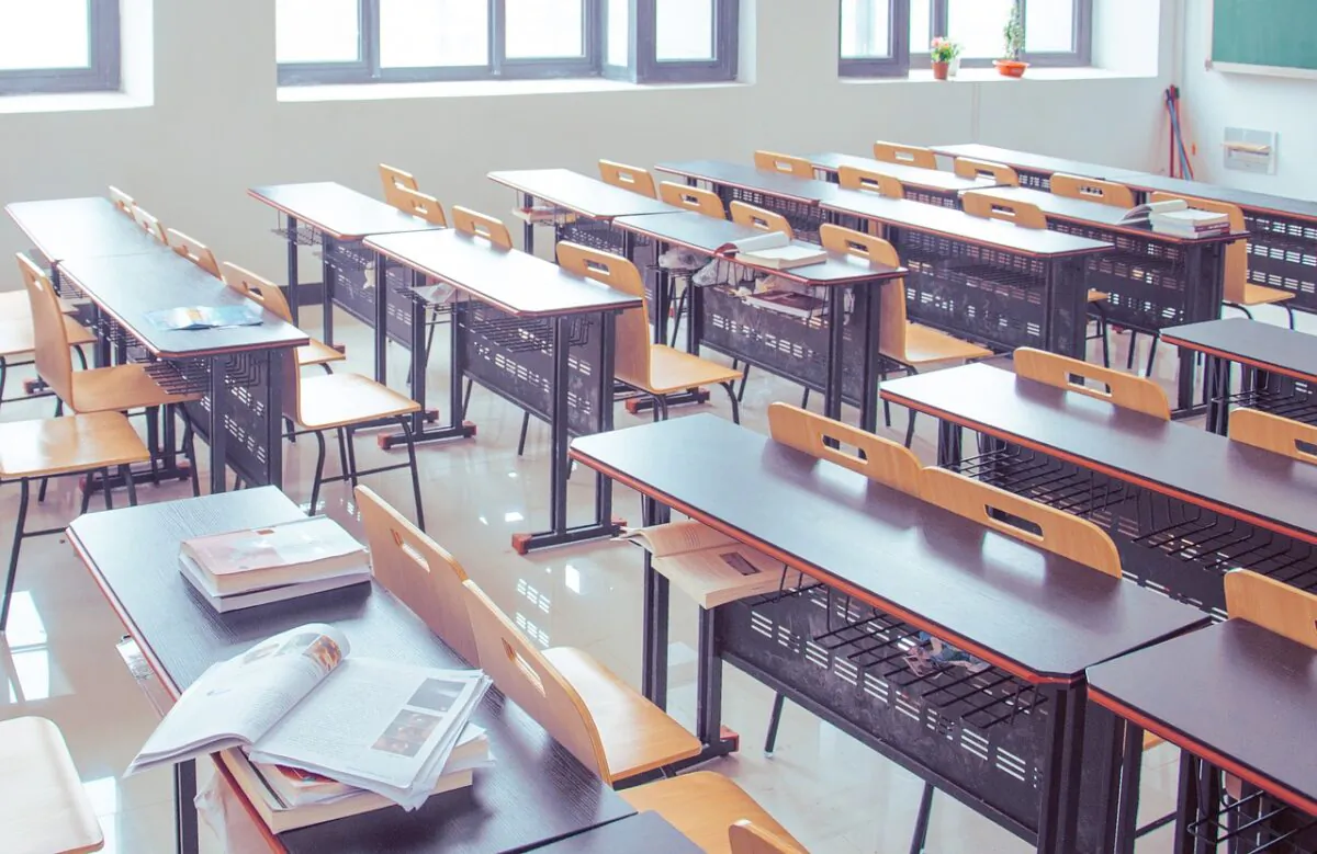 File photo of a classroom. (weisanjiang/Pixabay)