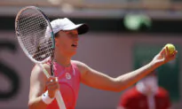 Defending Champion Swiatek Crashes out of French Open in Quarter-Finals