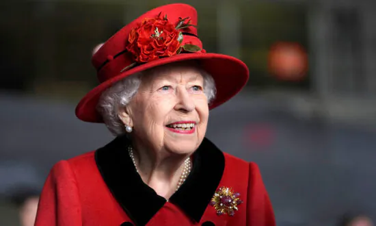 Queen Honors Chris Hemsworth and More Than 1000 Other Australians for Their Achievements and Service