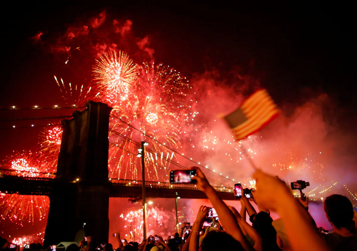 People watch the Macy's 4th of July Firework Show over the Brooklyn Bridge in New York, U.S., July 4, 2019. (Eduardo Munoz/Reuters)