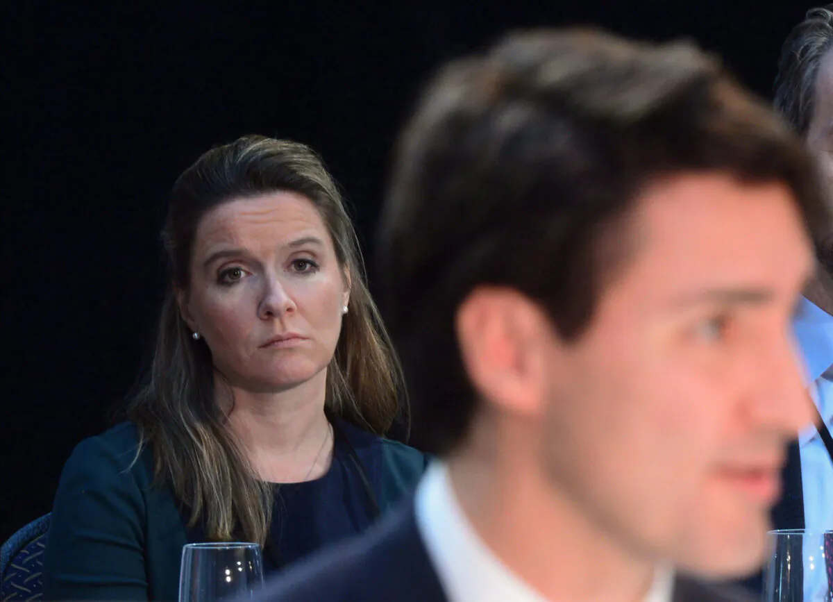 Chief of staff Katie Telford, left, looks on as Prime Minister Justin Trudeau delivers his opening remarks during the Meeting of First Ministers in Ottawa on Dec. 9, 2016. (The Canadian Press/Sean Kilpatrick)