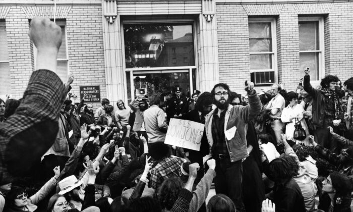 Protestors against the United States' participation in the Vietnam War block the offices and employees of the American conscription headquarters in Washington on May 3, 1971. (AFP via Getty Images)