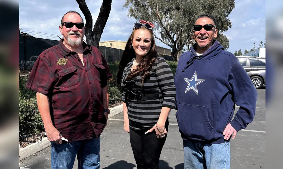 J﻿﻿essica Hicks with Glenn Purbaugh (L), ﻿the now-retired Irwindale police detective who ﻿investigated her case, and Isaac Oliva (R), ﻿who found her as a newborn baby ﻿abandoned in the bushes ﻿30 years ago. (Courtesy of Irwindale Police Department)
