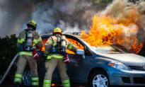 Diners Rush to Move Their Vehicles Before Car Bursts Into Flames in Parking Lot  