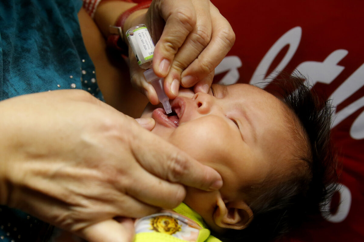 baby-gets-an-oral-anti-polio-vaccine