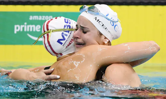 Australian Swimmer Breaks 100-Meter Backstroke World Record