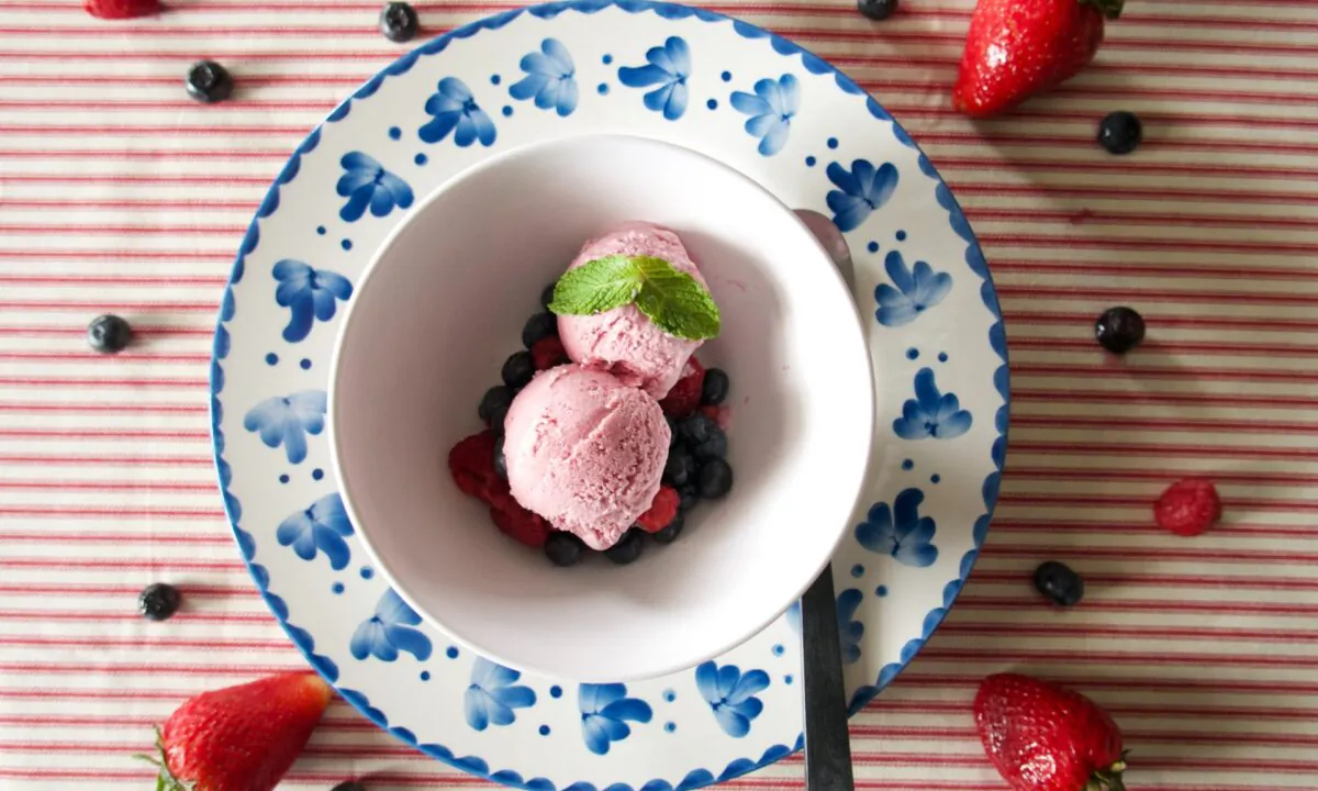 No need to break out the ice cream machine to make this soft and creamy, no-churn frozen dessert. (Victoria de la Maza)