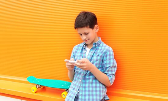 What’s the Best Age to Give My Teen a Smartphone?