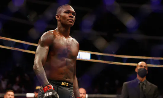 Adesanya Beats Vettori to Defend Title at UFC 263