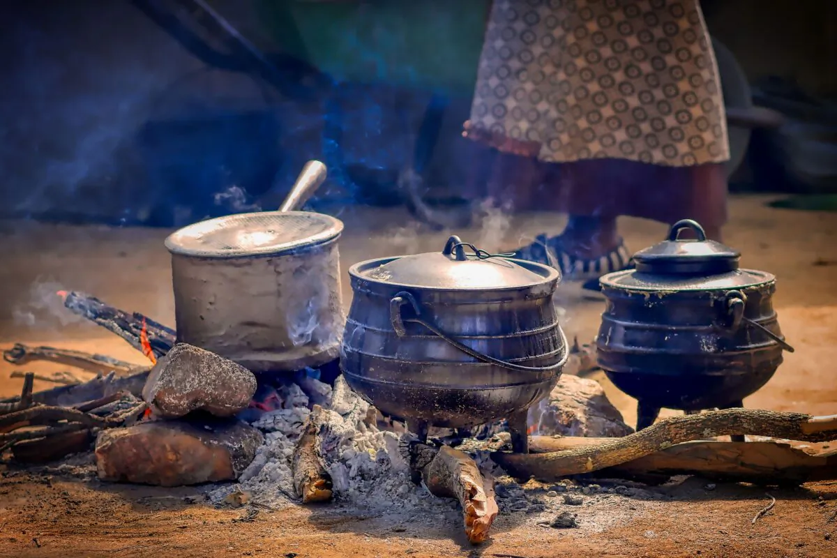 Undated file photo of cooking pots in Zimbabwe. (Albrecht Fietz/pixabay.com)