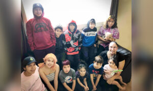 'I Didn’t Think Twice': Woman Fulfills Late Sister’s Last Wish, Takes Care of Her 6 Children