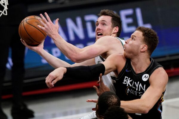 Pat Connaughton (24) and Blake Griffin