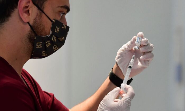 A pharmacy student prepares a Johnson & Johnson COVID-19 vaccine in Los Angeles on May 7, 2021. (Frederic J. Brown/AFP via Getty Images)