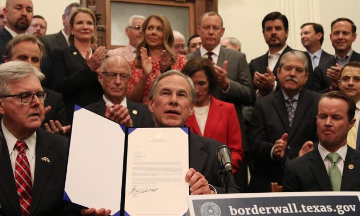 Texas Governor Unveils Strategy For Border Wall Construction, Approves ...