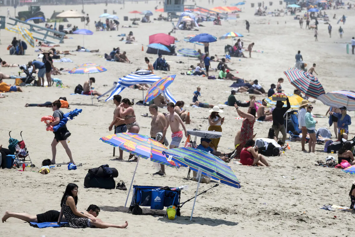 Beach goers crowd with practice social distancing at Santa Monica Beach in Santa Monica, Calif., on June 16, 2021. (AP Photo/Ringo H.W. Chiu)