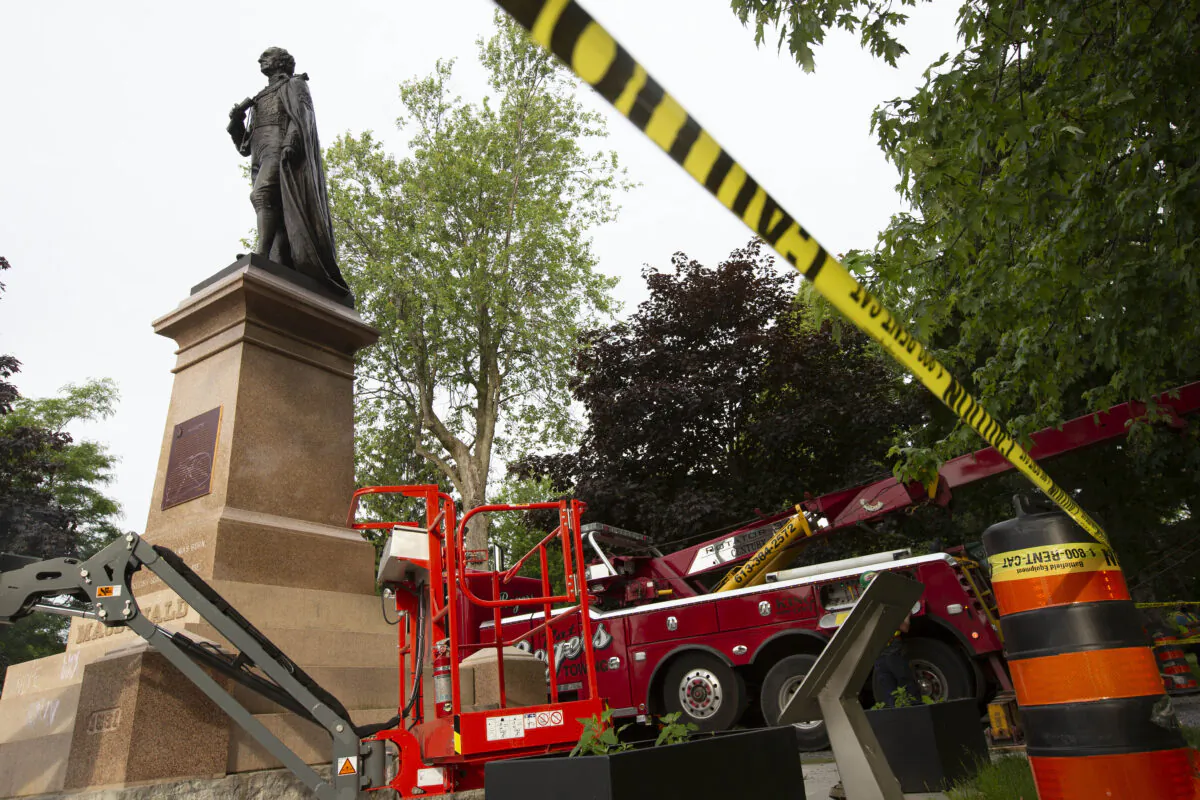 The statue of Sir John A Macdonald is about to be removed by workers in Kingston, Ontario, Canada,  on June 18, 2021. (The Canadian Press/Lars Hagberg)