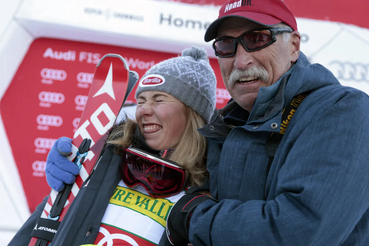 First-place finisher Mikaela Shiffrin (L) poses with her father Jeff Shiffrin after the women's World Cup slalom ski race in Aspen, Colo., on Nov. 28, 2015. (Nathan Bilow/AP Photo)