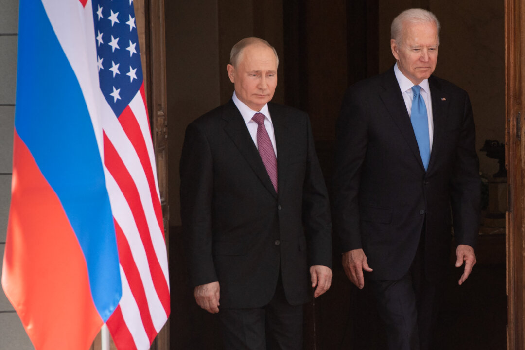 Biden, Putin to Speak by Phone Amid Ukraine Tensions: Spokesman