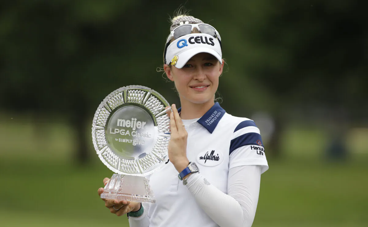 Nelly Korda holds the trophy after winning the Meijer LPA Classic golf tournament, in Grand Rapids, Mich., on June 20, 2021. (Al Goldis/AP Photo)
