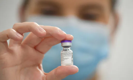 NHS Boss Criticises Healthcare Workers’ Low COVID Vaccine Uptake in Leaked Letter