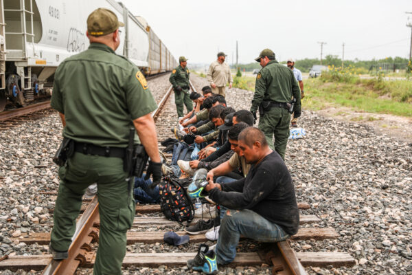 Epoch-Times-Border-Uvalde-Trains-510A7279-600x400.jpg