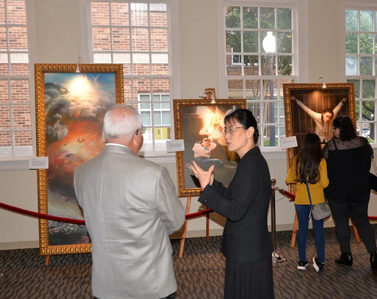 Visitors view paintings in "The Art of Zhen Shan Ren International Art Exhibtion" at the Gallery @ Courtyard in Plano, Texas. (Southern USA Falun Dafa Association)