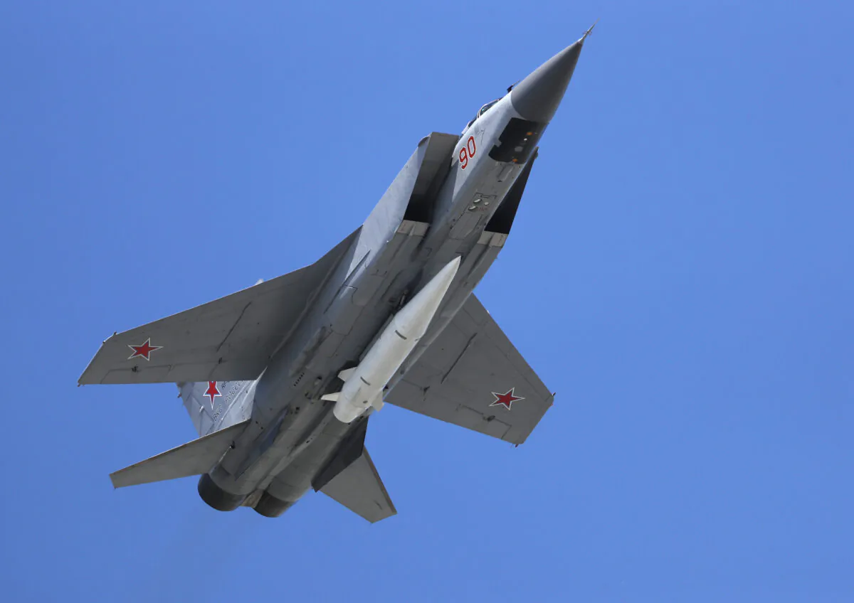 A Russian Air Force MiG-31K jet carries a high-precision hypersonic aero-ballistic missile Kh-47M2 Kinzhal during the Victory Day military parade to celebrate 73 years since the end of WWII and the defeat of Nazi Germany, in Moscow, Russia, on May 9, 2018. (Pavel Golovkin/AP Photo)