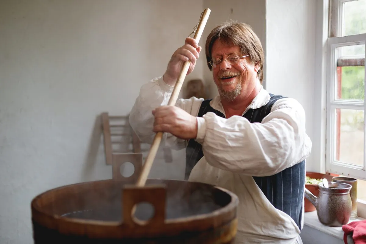 Frank Clark, master of Historic Foodways at Colonial Williamsburg, brewing beer the Palace Kitchen. (Courtesy of Colonial Williamsburg)