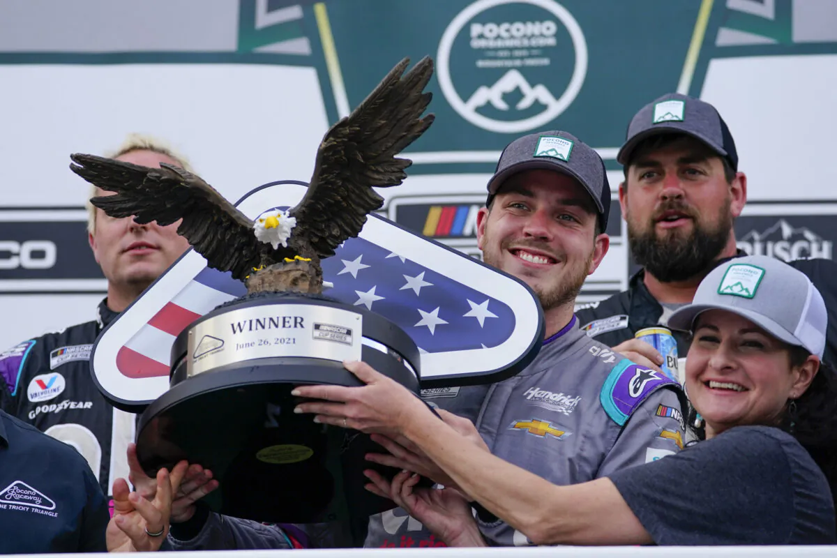 Alex Bowman (C) driver of car 48, celebrates with his crew after winning the NASCAR Cup Series auto race at Pocono Raceway, in Long Pond, Pa., on June 26, 2021. (Matt Slocum/AP Photo)