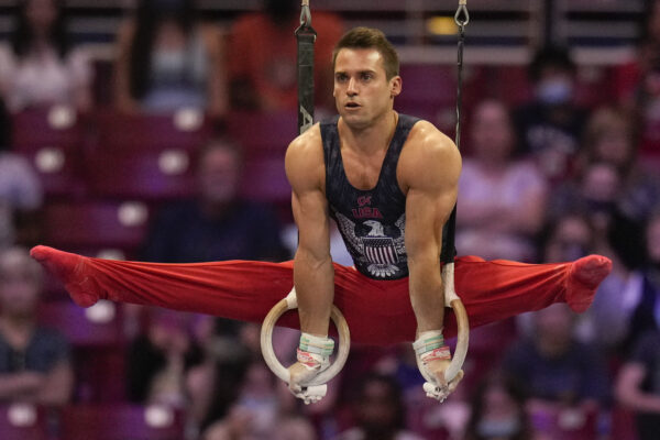 sam-mikulak-competes