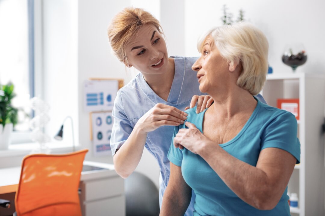 If you’ve been thinking about visiting a physical therapist to help you ease pain and improve functionality, communication is essential. (Dmytro Zinkevych/Shutterstock)
