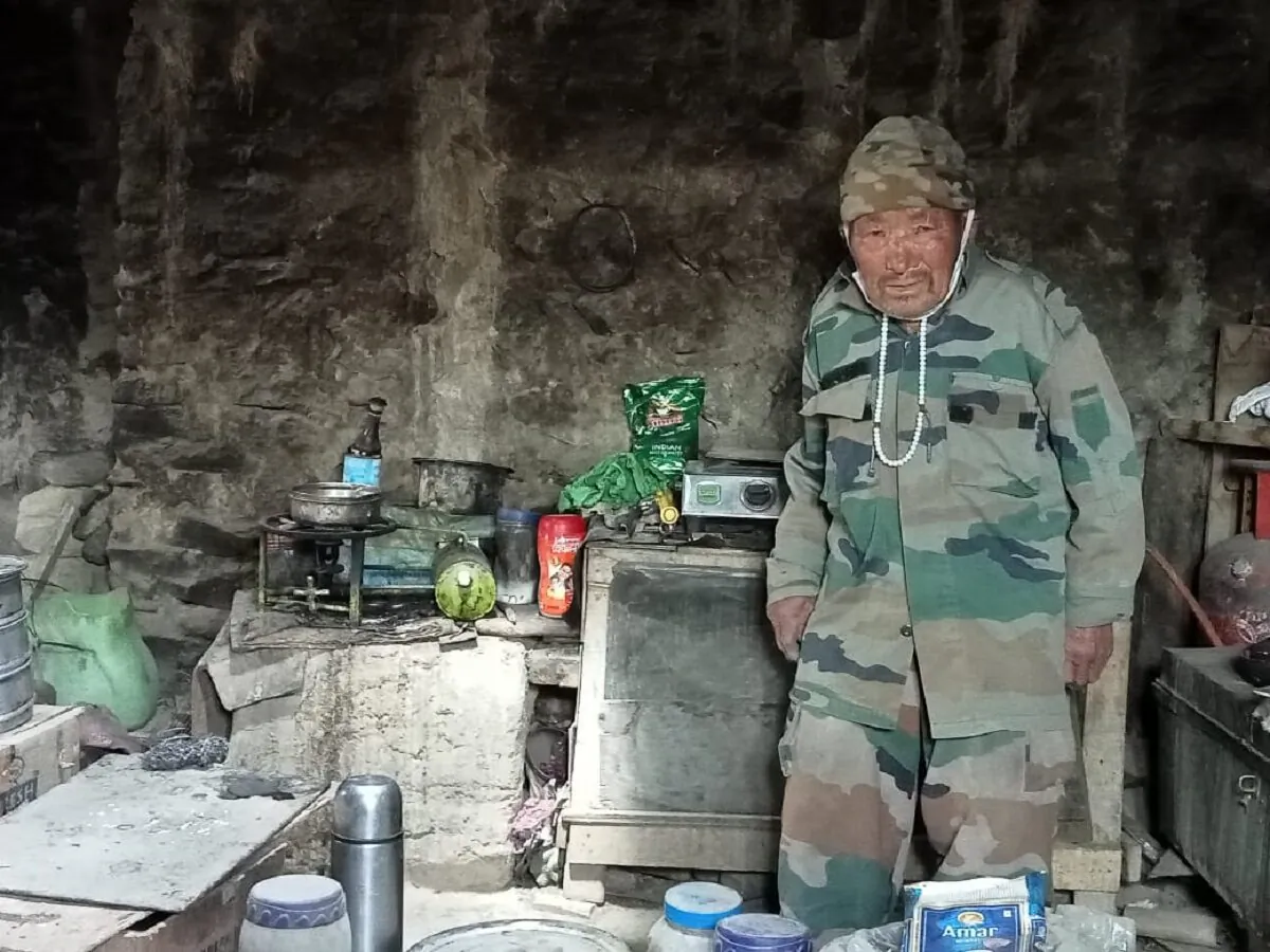 Tseten Namgyal, 82, a 1962 India-China prisoner of war inside his home, in his village, Urgu, in Maan Panong B panchayat on the de-facto border in the union territory of Ladakh on June 22, 2021. (Venus Upadhayaya/Epoch times)