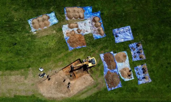 Site of 1944 Bomber Crash in UK Being Dug Up in Effort to Bring US Air Crew Home