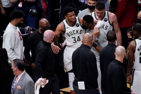 bucks-antetokounmpo-34-injured