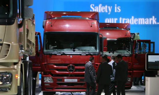 Makers of New Heavy Trucks Must Cut Nitrogen Oxide Pollution by Over 80 Percent: EPA