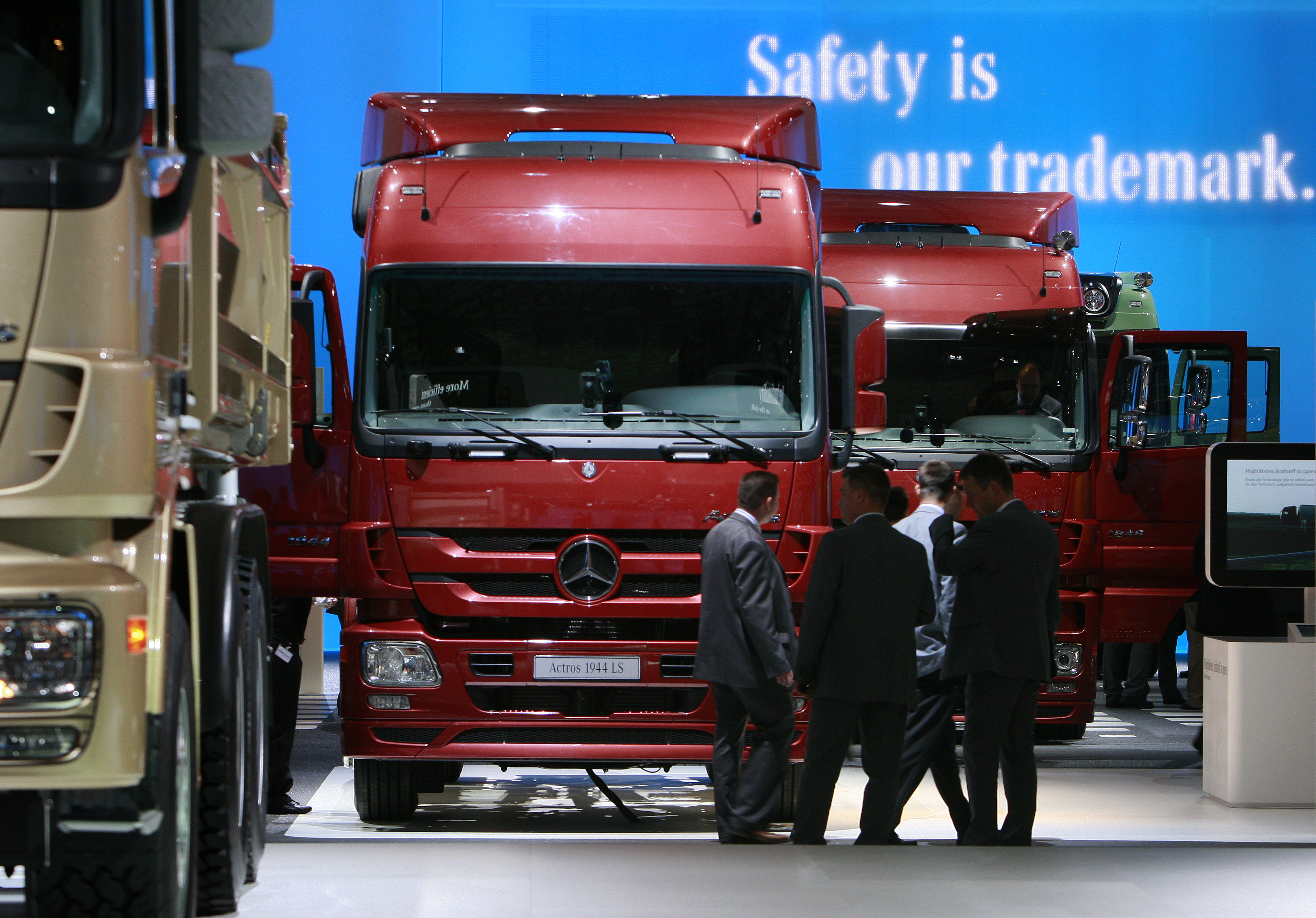 Makers of New Heavy Trucks Must Cut Nitrogen Oxide Pollution by Over 80 Percent: EPA - Vimarsana News