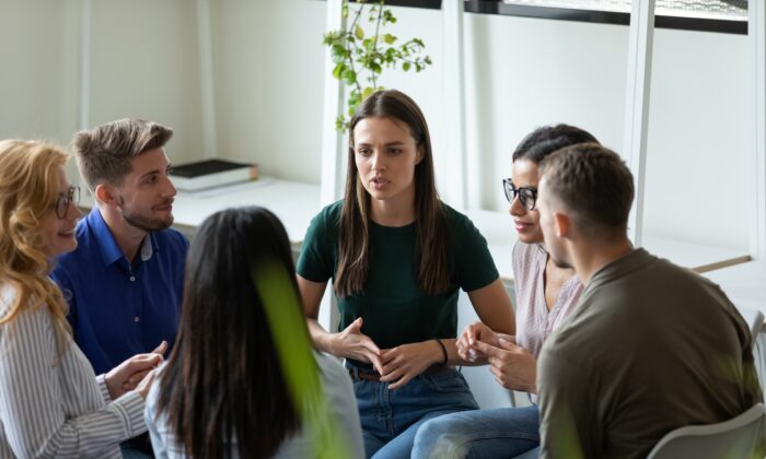 How to Become a Master at Talking to Strangers | The Epoch Times