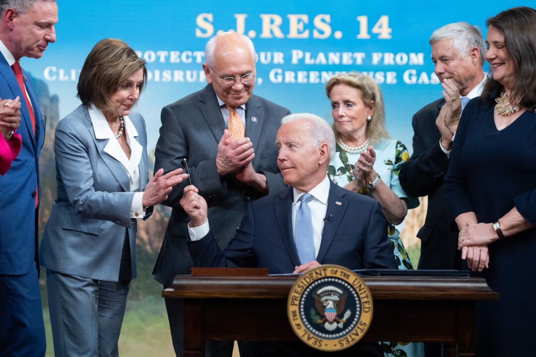 White House Disputes Pelosi, Says CDC Can’t Renew Eviction Ban