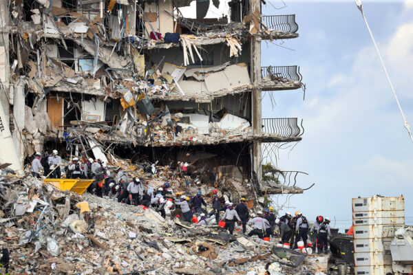 US-NEWS-FLA-CONDO-COLLAPSE-SURVIVAL-FL