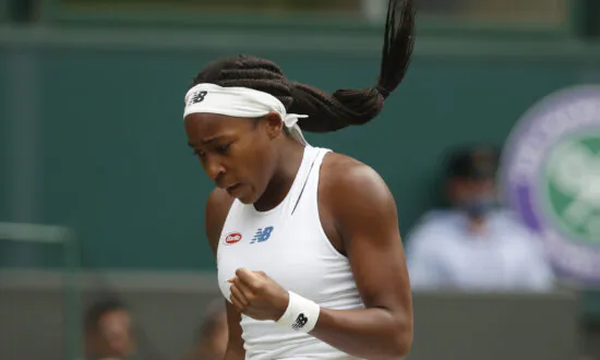 Gauff Sees Off Vesnina to Cruise Into Third Round
