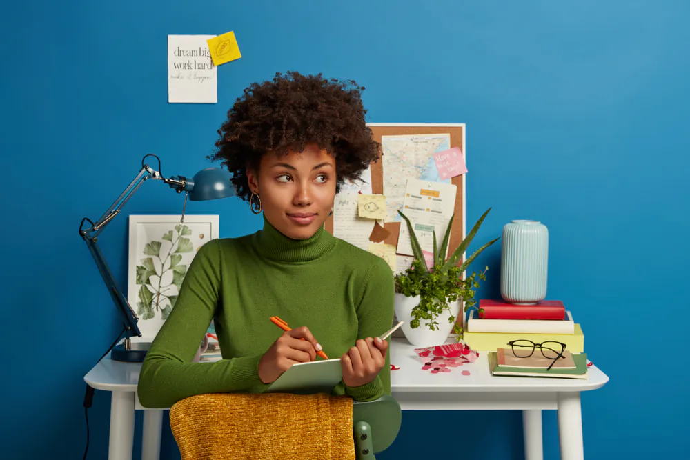 Create a visual you can look at every day that reminds you of your goal. (WAYHOME studio/Shutterstock)