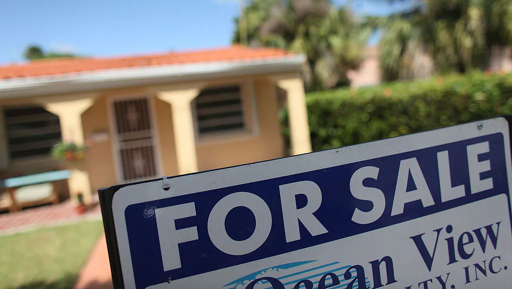 A "For Sale" sign is seen in front of a home in Miami, Fla. (Joe Raedle/Getty Images)