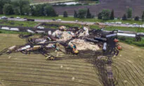 Train Derails in Canada, Spilling Timber and Tar Sands