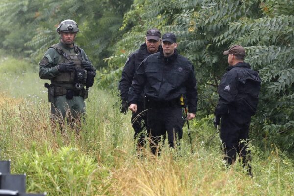 police-in-mass.