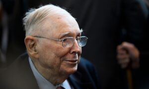 US Should Learn From CCP’s Authoritarianism, Billionaire Investor Charlie Munger Says