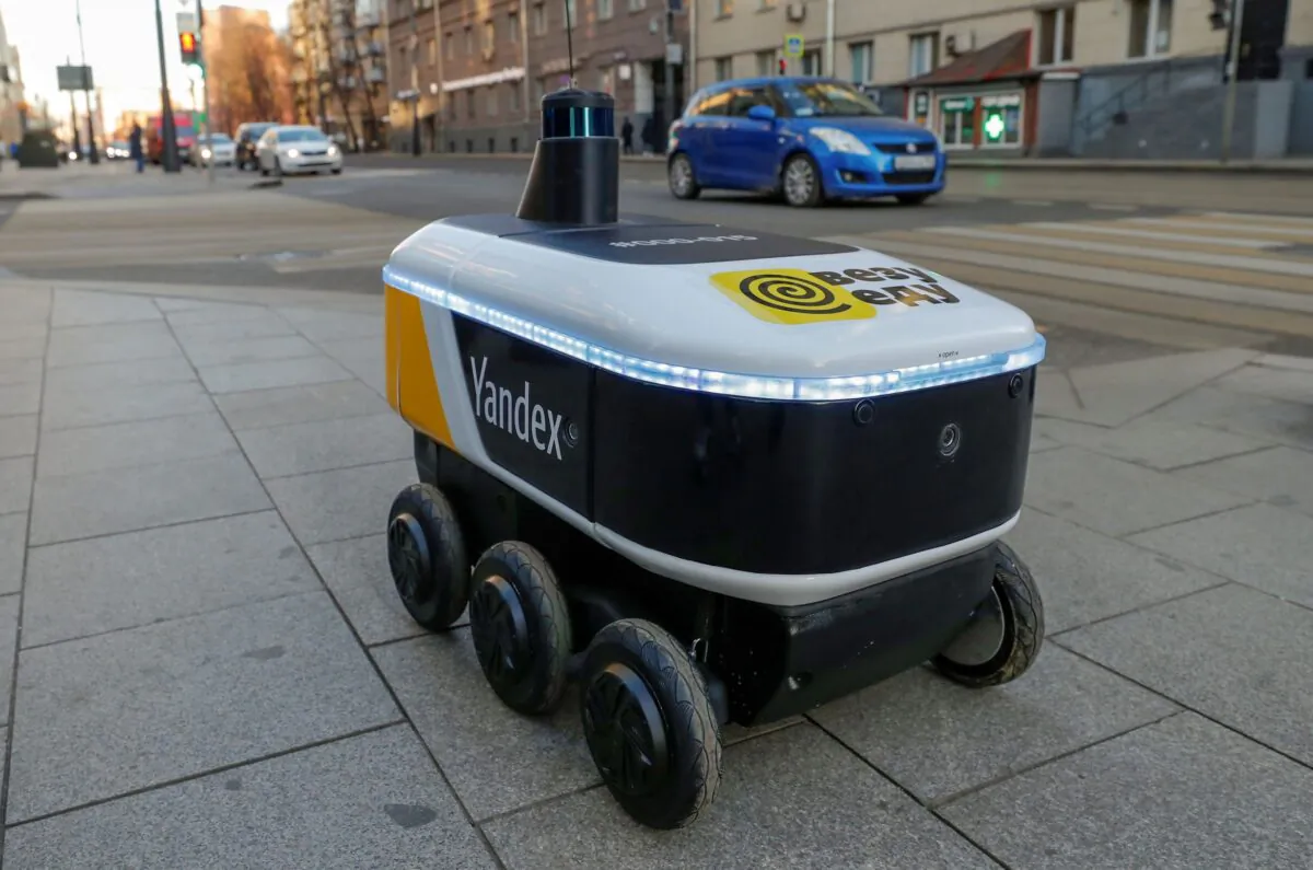 Yandex.Rover, a driverless robot for delivering hot restaurant meals, is seen at a business district in Moscow, Russia on Dec. 10, 2020. (Evgenia Novozhenina/Reuters)